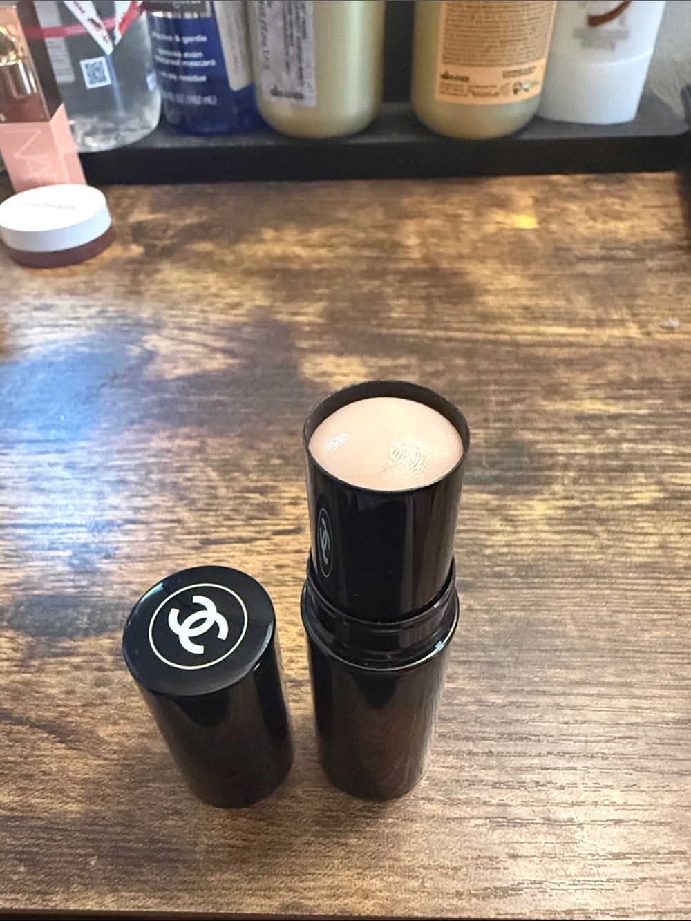 CHANEL Baume Essential multi use glow stick